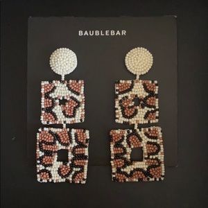 Long earrings brown leopard